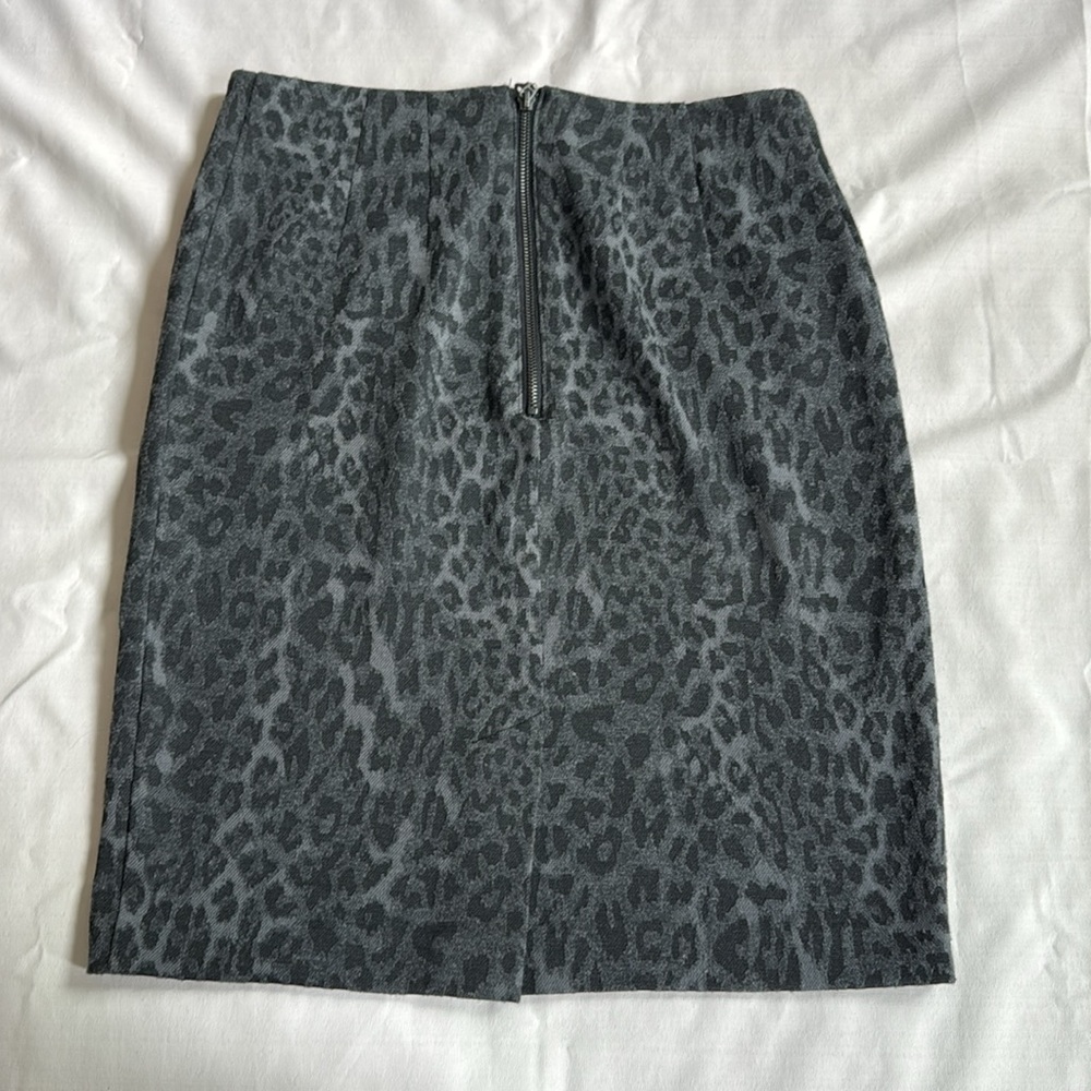 Studio point Leopard Print Gray Skirt‎ size 6 - Picture 3 of 9